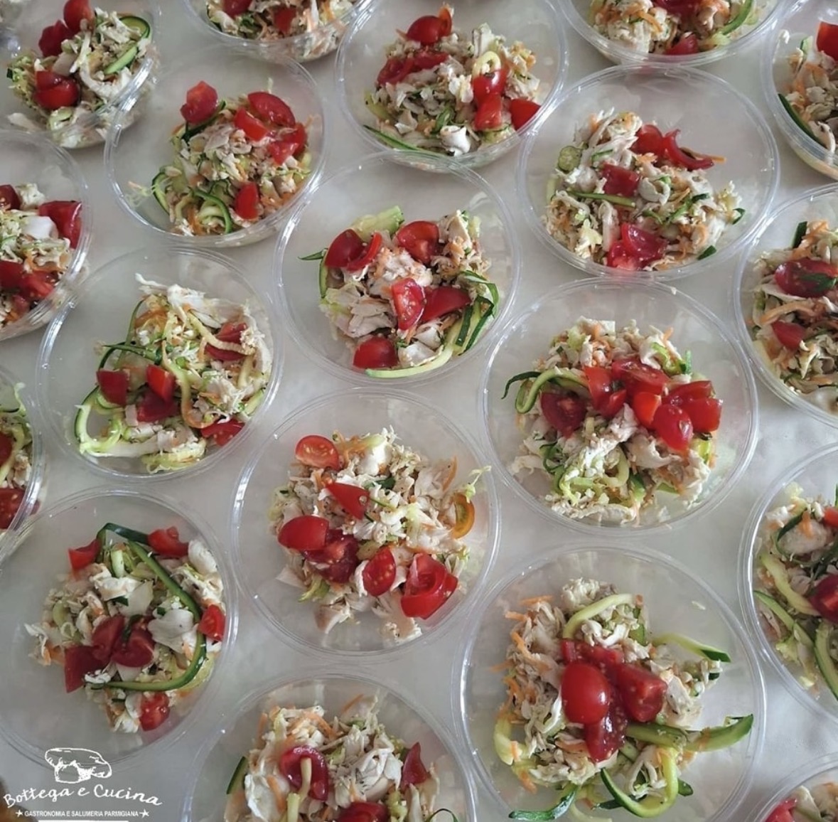 Vassoio con salumi e formaggi per buffet e catering